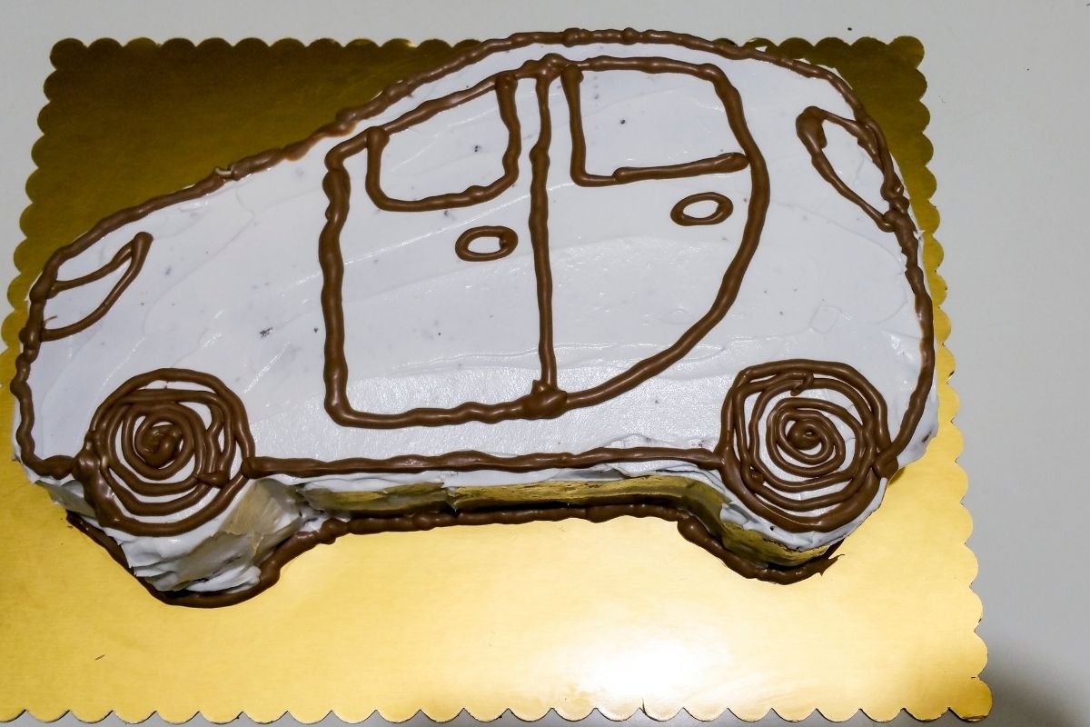 car shaped cake