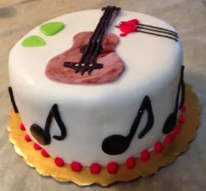 cake decorated for a guitar lover