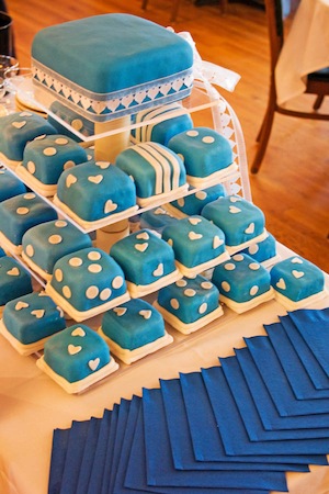 blue tiered cupcakes (square)