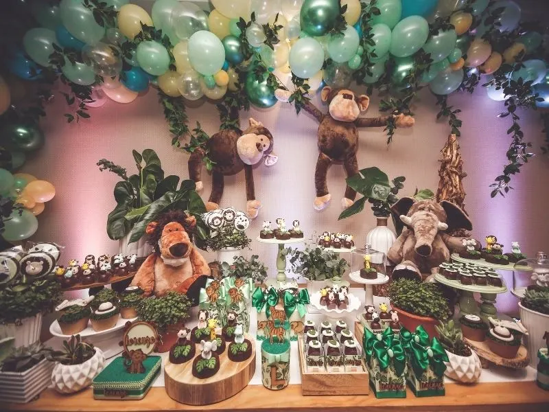 Zoo themed birthday party snack table