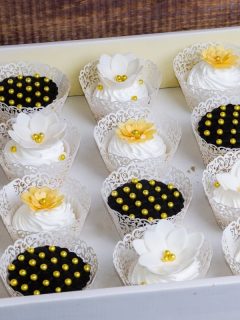 cupcakes decorated in black and gold