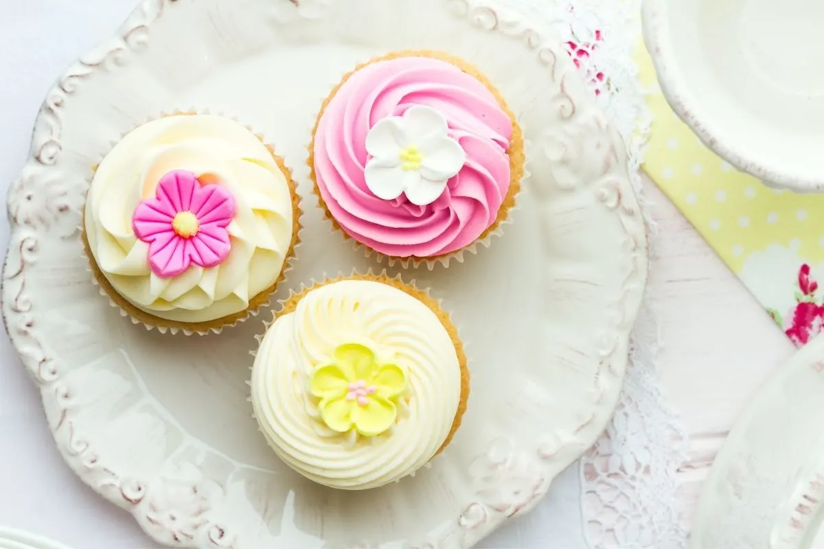 cupcakes decorated with chocolate flowers