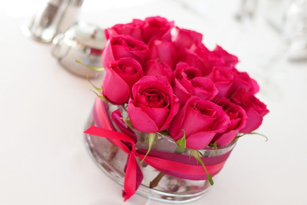 roses in a small bowl centerpiece