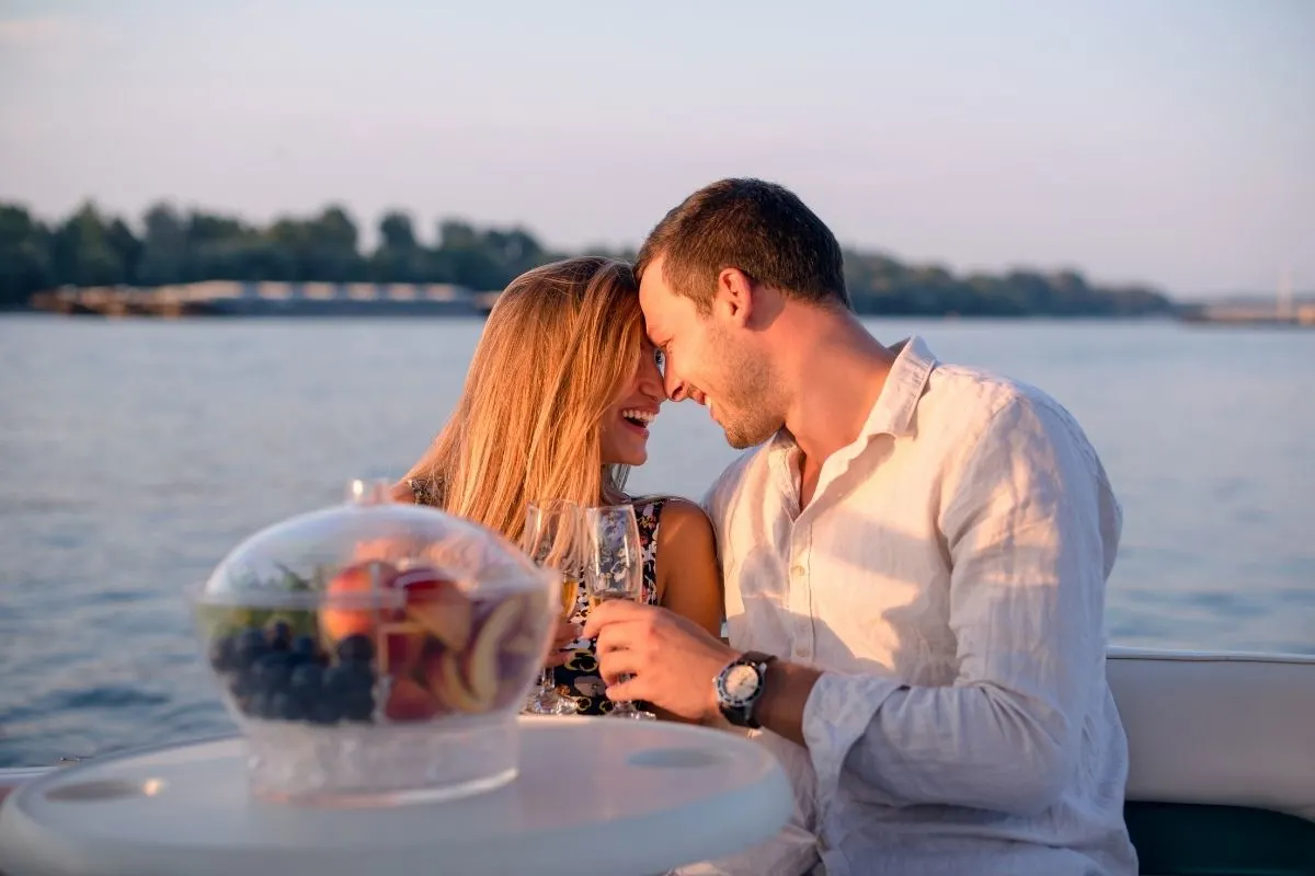 couple on a romantic cruise