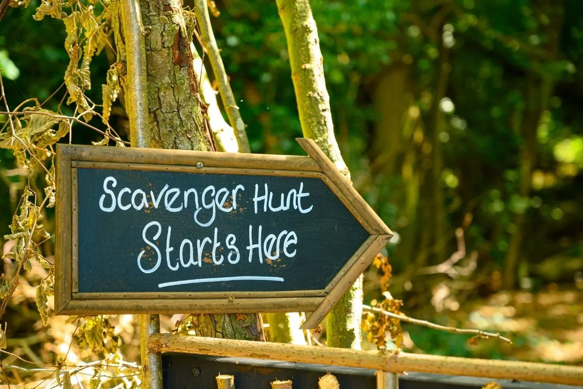 scavenger hunt starts here -sign